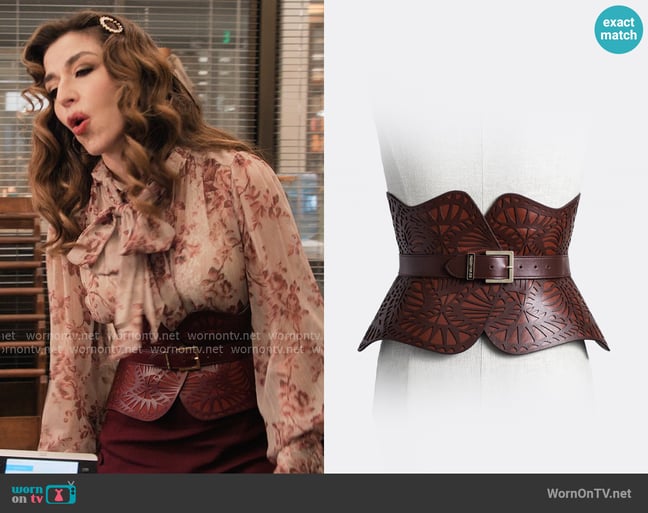 Iris van Herpen Symbiosis Belt worn by Esmeralda Grand (Sabrina Impacciatore) on The Paper Iris van Herpen Symbiosis Belt worn by Esmeralda Grand (Sabrina Impacciatore) on The Paper