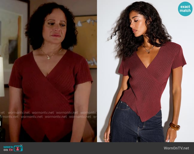 Icone Irregular ribbing crossover V-neck sweater worn by Carla Espinosa (Judy Reyes) on Scrubs Icone Irregular ribbing crossover V-neck sweater worn by Carla Espinosa (Judy Reyes) on Scrubs