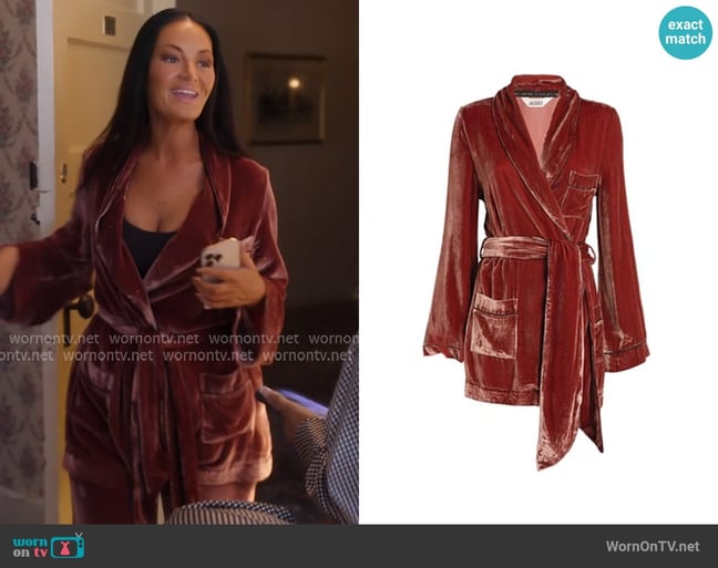 Sleeping with Jacques Bon Vivant Belted Piped Velvet Robe In Copper worn by Lisa Barlow on The Real Housewives Ultimate Girls Trip Sleeping with Jacques Bon Vivant Belted Piped Velvet Robe In Copper worn by Lisa Barlow on The Real Housewives Ultimate Girls Trip