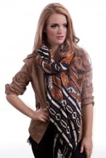 Orange patterned scarf like Serenas at Chictweak