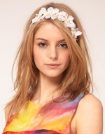 White flower headband like Hannas at Asos