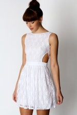 White open back dress like Arias at Boohoo