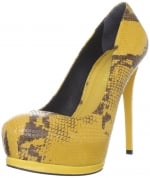 Serena's yellow pumps at Amazon