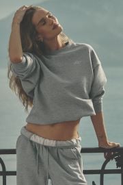 Accolade Crew Neck Pullover - Athletic Heather Grey at Alo Yoga