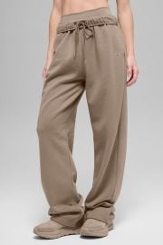 Accolade Straight Leg Sweatpant - Gravel at Alo Yoga