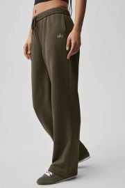 Accolade Straight Leg Sweatpant - Olive Tree at Alo Yoga