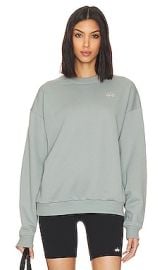 Alo Accolade Sweatshirt In Cosmic Grey at Revolve
