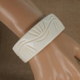 BANGLE BRACELET Vintage Lucite Plastic Carved Beige Ivory -  at Etsy