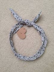 Brandy Melville floral wire headband at Vinted