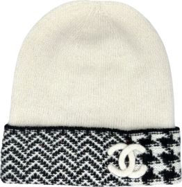 Cashmere hat Chanel White size M International in Cashmere - 39688527 at Vestiaire Collective