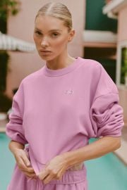 Cropped Accolade Crewneck - Vintage Pink at Alo Yoga
