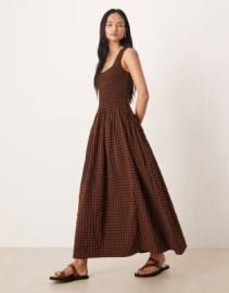 DESIGN crinkle scoop neck maxi dress with shirred waist in black and brown gingham at ASOS
