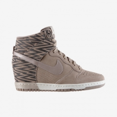 Dunk Sky Hi Print at Nike