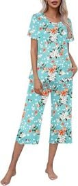 Ekouaer Women's Pajamas Set Short Sleeve Top With Capri Pants Pjs Lounge & Sleepwear Set S-XXL at Amazon