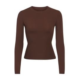 FITS EVERYBODY LONG SLEEVE T-SHIRT COCOA at Skims