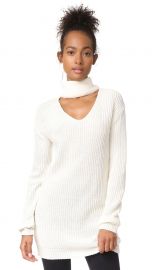 white choker sweater