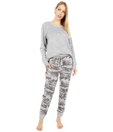 Hacci Raglan Shirt and Joggers Lounge Set in Grey Heather/Smoke Camo at Zappos