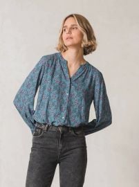 Indi Cold Camisa Top in Azul at Indi & Cold