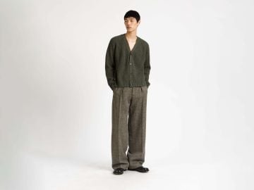 MENS V-NECK CARDIGAN IN HUNTER GREEN in HUNTER GREEN KW1422YN0463550XS JW Anderson US at JW Anderson