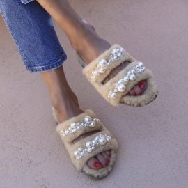 MIMI PEARLS SHEARLING SANDALS 8211 at Alameda Turquesa