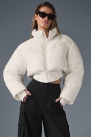 Main Act Corset Puffer - Ivory/Ivory at Alo Yoga
