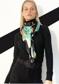 Mon carr foulard soie gant Graphik vert at Be Parisian