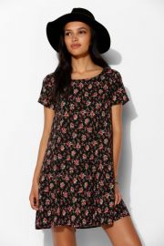 Pins and Needles Short Sleeve Shift Dress at Urban Outfitters