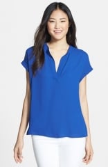 WornOnTV: Lauren’s teal blue v-neck top on The Crazy Ones | Amanda ...