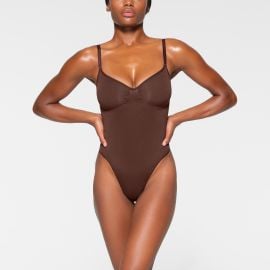 SEAMLESS SCULPT THONG BODYSUIT COCOA at Skims