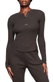 SKIMS Winter Long Sleeve Waffle Henley Top in Camel at Nordstrom