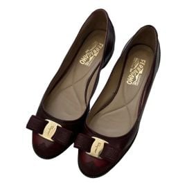 Salvatore Ferragamo Vara leather ballet flats at Vestiaire Collective