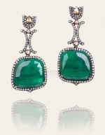 Serena's emerald earrings on Gossip Girl at Danielle Queller