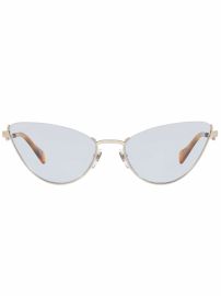 Shop Gucci Eyewear cat-eye wavy-frame sunglasses with Express Delivery - at Farfetch