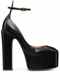 Shop Valentino Garavani Tan-Go platform pumps with Express Delivery - at Farfetch