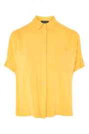 WornOnTV: Carissa’s yellow short sleeve shirt on E! News Daily Pop ...