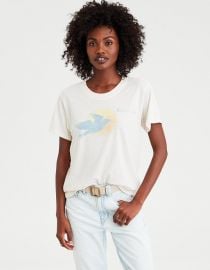 WornOnTV: Kiara’s bird graphic tee and lightwash jeans on Outer Banks ...