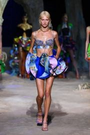 THE SPRING-SUMMER 2021 COLLECTION VERSACE US at Versace