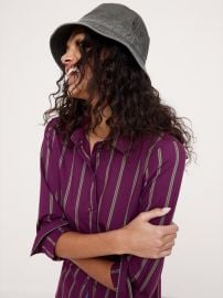 The Everyday Shirt in Breezy Cotton in Emerald Green Purple Stripe at Banana Republic