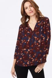 WornOnTV: Bonnie’s floral v-neck blouse on Mom | Allison Janney ...