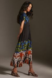 WornOnTV: Kat’s black floral maxi dress on Call Me Kat | Mayim Bialik ...