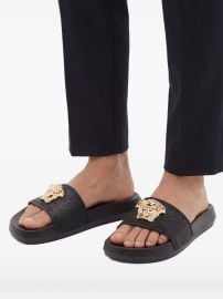 Versace Palazzo Medusa-plaque Slides | Black | FARFETCH at Farfetch