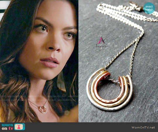 Amayeli Mixed Metal Horseshoe Pendant Necklace worn by Nora (Scarlett Byrne) on The Vampire Diaries