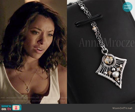 AnnaMroczek Wire Wrapped Necklace worn by Bonnie Bennett (Kat Graham) on The Vampire Diaries