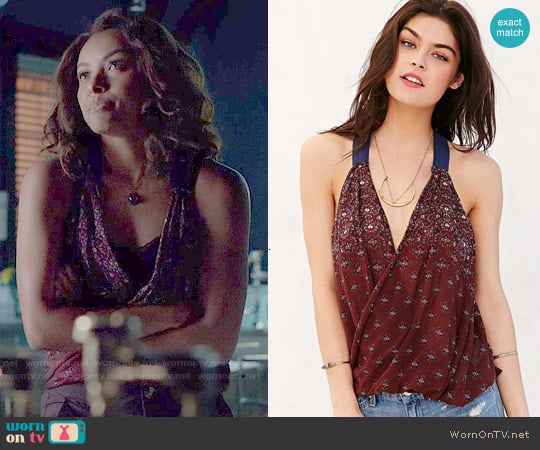 Ecote Lumi Twisted Tank Top worn by Bonnie Bennett (Kat Graham) on The Vampire Diaries