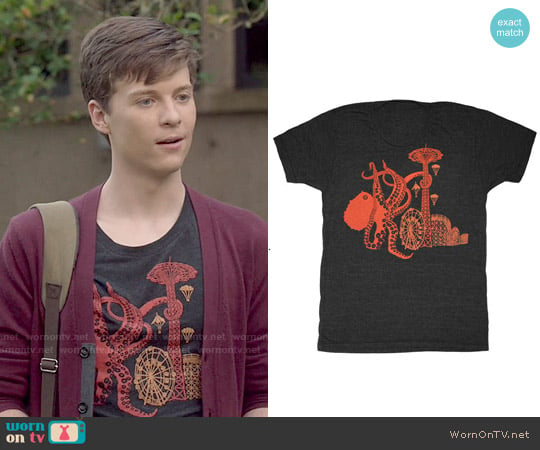 GnomEnterprises Octopus Attack Tee worn by Noah Foster (John Karna) on Scream