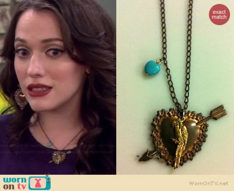 Luxe De Ville Vintage Heart Necklace worn by Kat Dennings on 2 Broke Girls