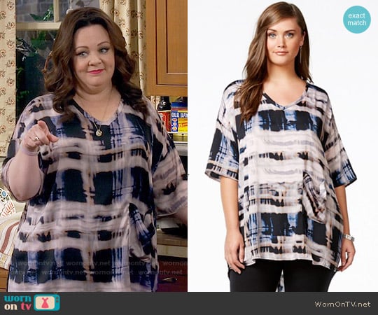 Melissa McCarthy Seven7 Paint-Print Pocketed Top worn by Molly Flynn (Melissa McCarthy) on Mike & Molly