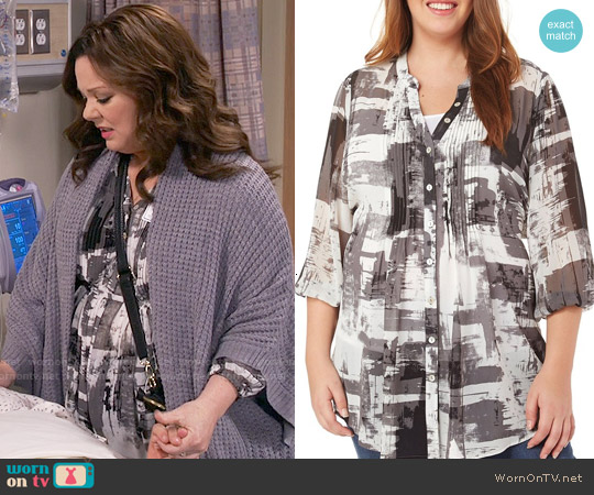 Melissa McCarthy Seven7 Brush Stroke Top worn by Molly Flynn (Melissa McCarthy) on Mike & Molly