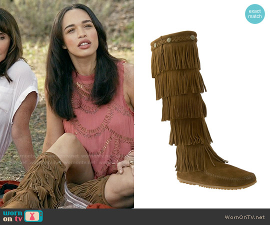 Minnetonka '5 Layer Fringe' Boot in Dusty Brown worn by Erica Dundee (Cleopatra Coleman) on Last Man On Earth