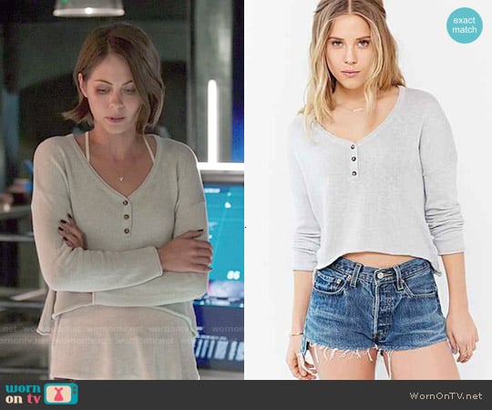 Mouchette Cropped Henley Top worn by Thea Queen (Willa Holland) on Arrow